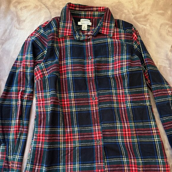 LL Bean Plaid Navy Red Green Slightly Fitted Flannel Button Down - Picture 1 of 4